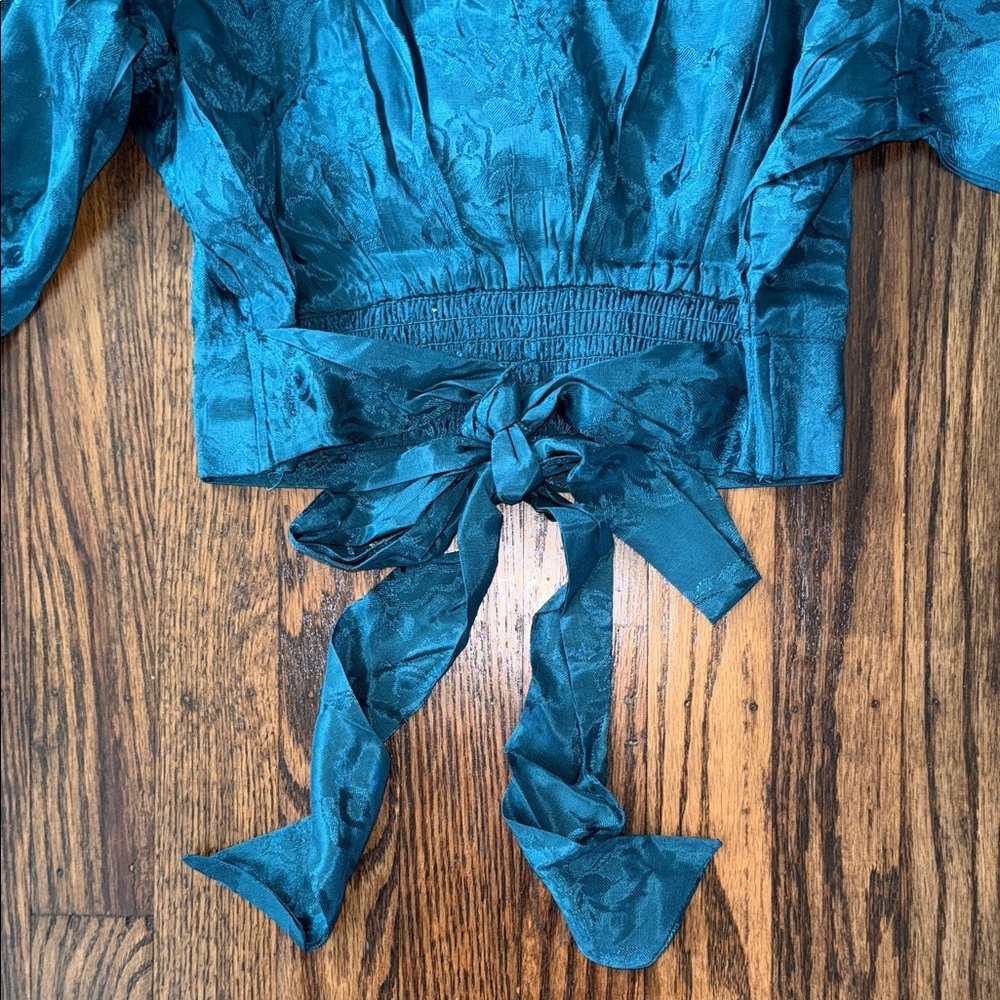 Free People Emerald Satin Wrap Crop Top Balloon Sleeve NWT XS - Picture 10 of 15